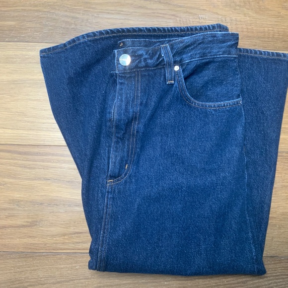 New Goldsign Jean Skirt With Slit at Front. Size 28 - Picture 12 of 12